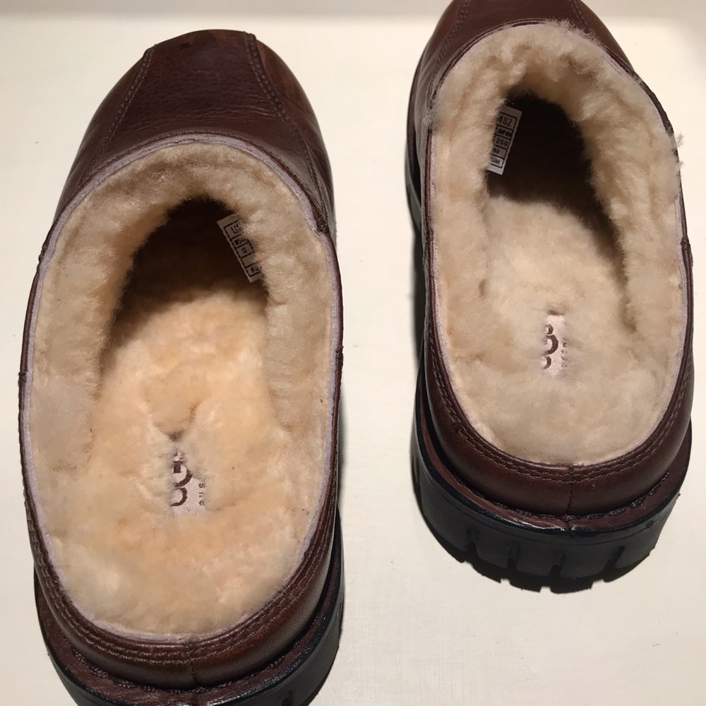 UGG MEN’S SHERPA LINED LEATHER OUTDOOR SLIP ON CLOG SHOE - Picture 6 of 9